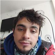 Profesor de artes escénicas que imparte clase a niños de todas las edades